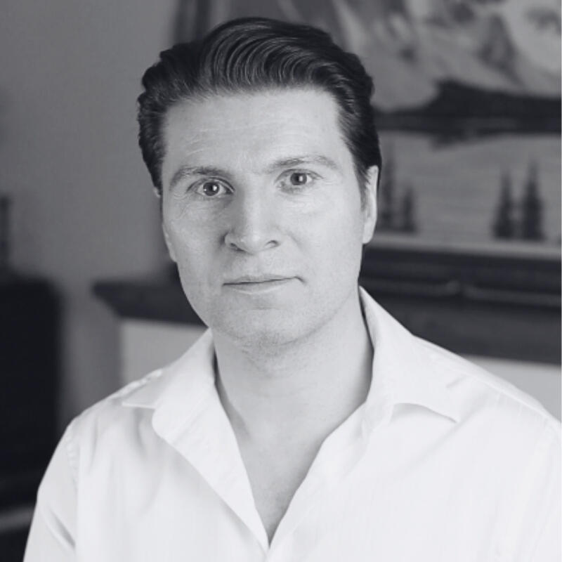 This is a photo of Rajiv Narang.